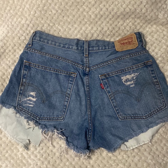 Levi’s Distressed Denim Shorts - Picture 5 of 6
